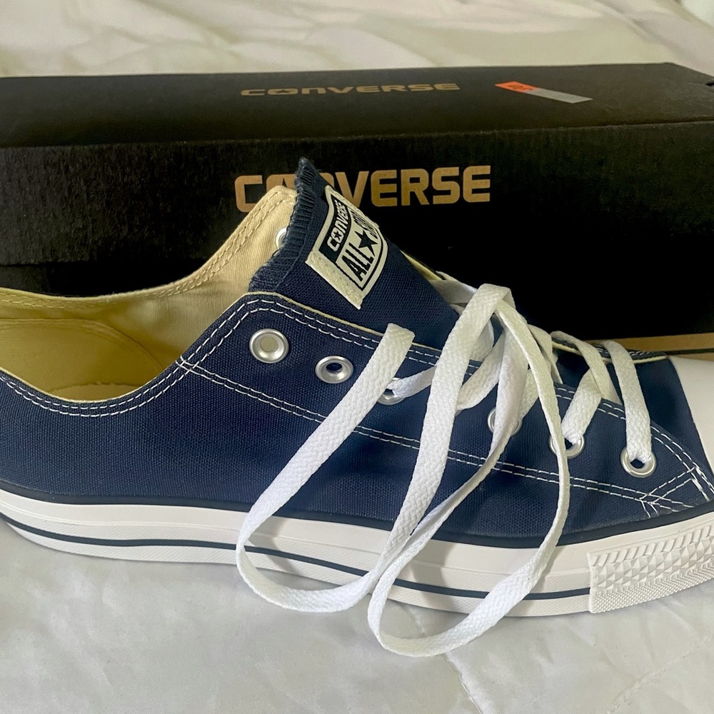 New in box Men's Navy Converse